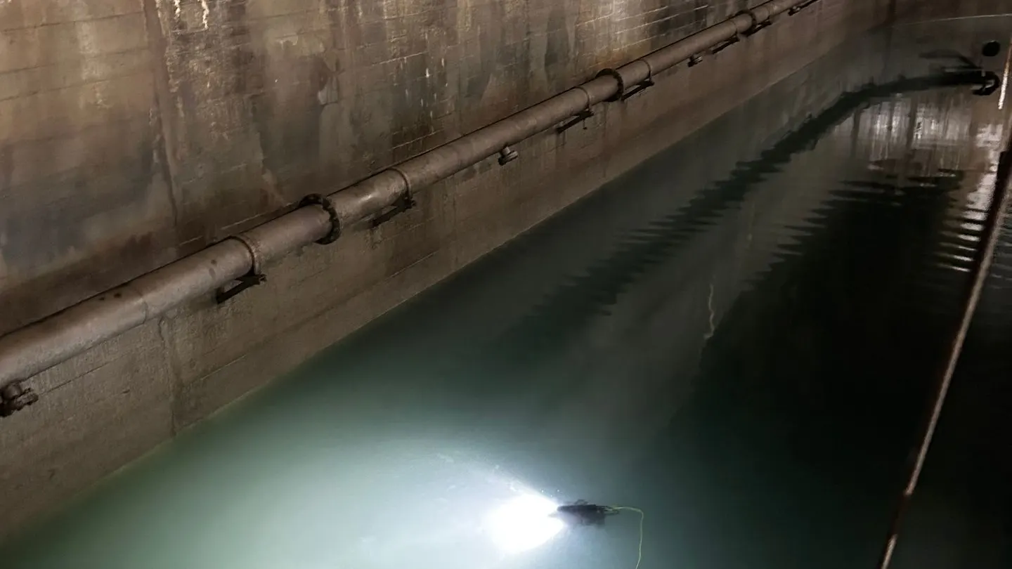 Nettoyage par ROV d'un bassin technique