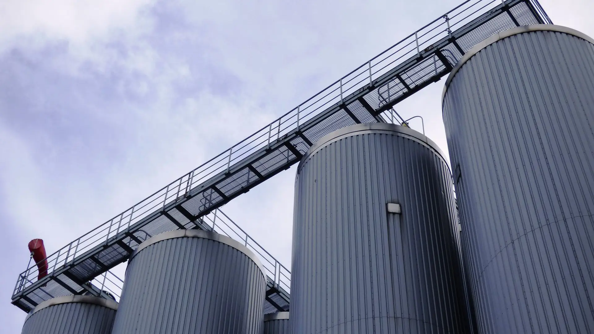 Cuves industrielles inspectées par drone subaquatique VEAD